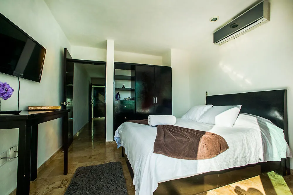 Aparthotel La Playa Condo Playa del Carmen