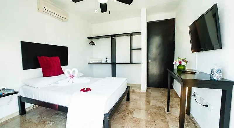 Apartahotel La Playa Condo Playa del Carmen